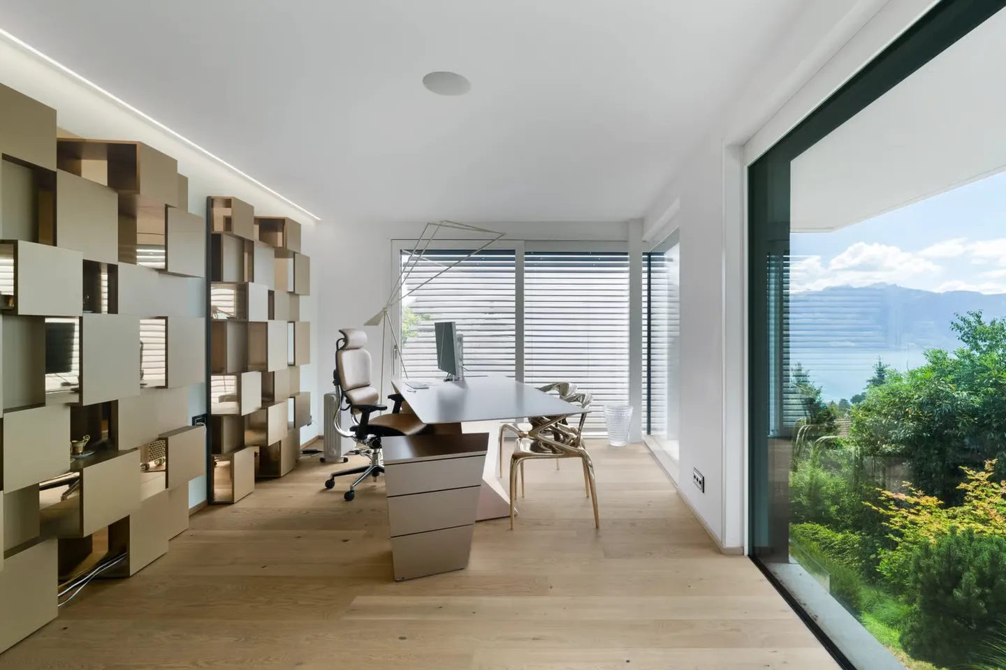 Contemporary Villa with Lake Views - Photo 9 of 13