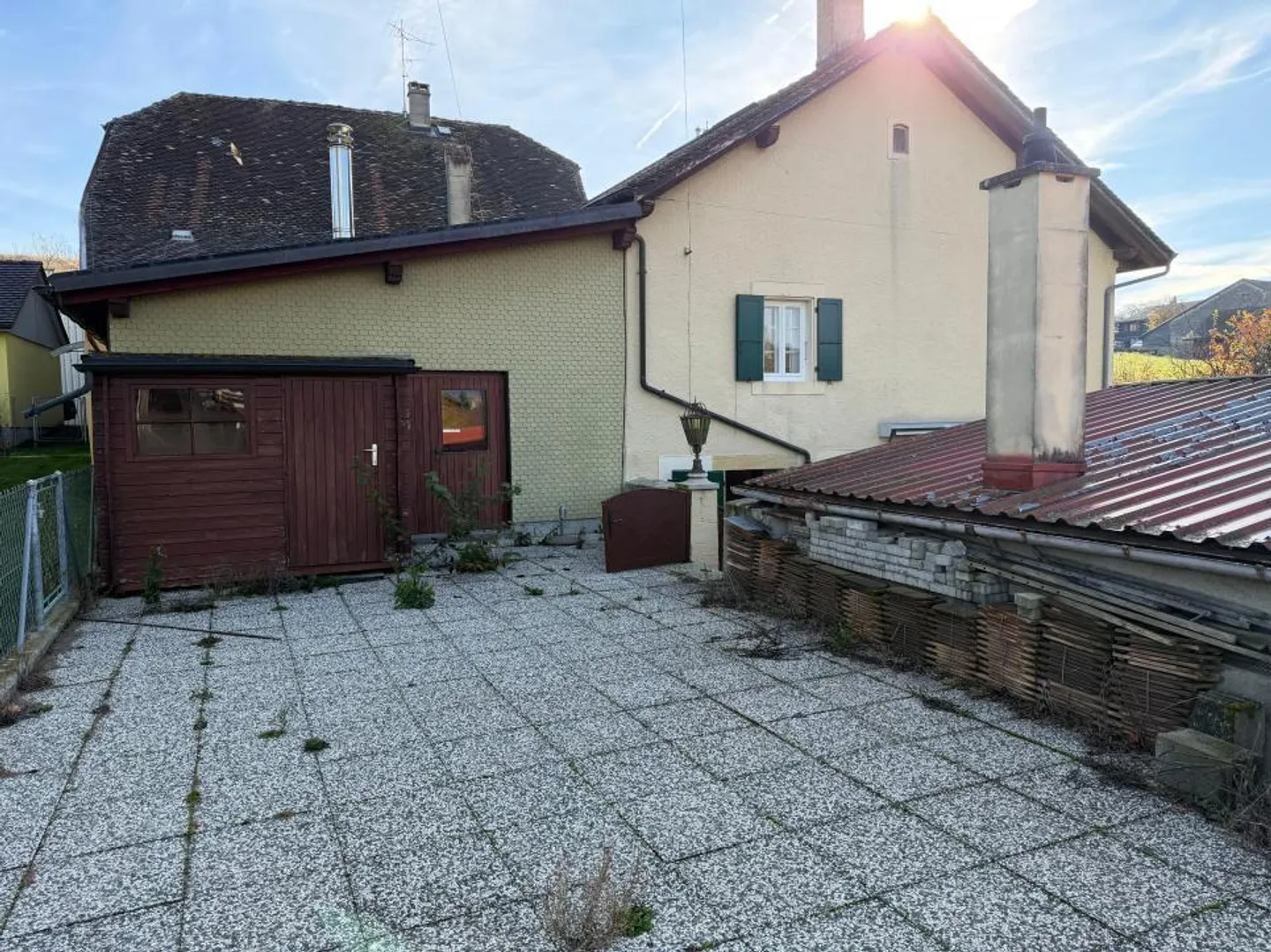 Maison de charme ancien et beau potentiel - Photo 2 sur 6