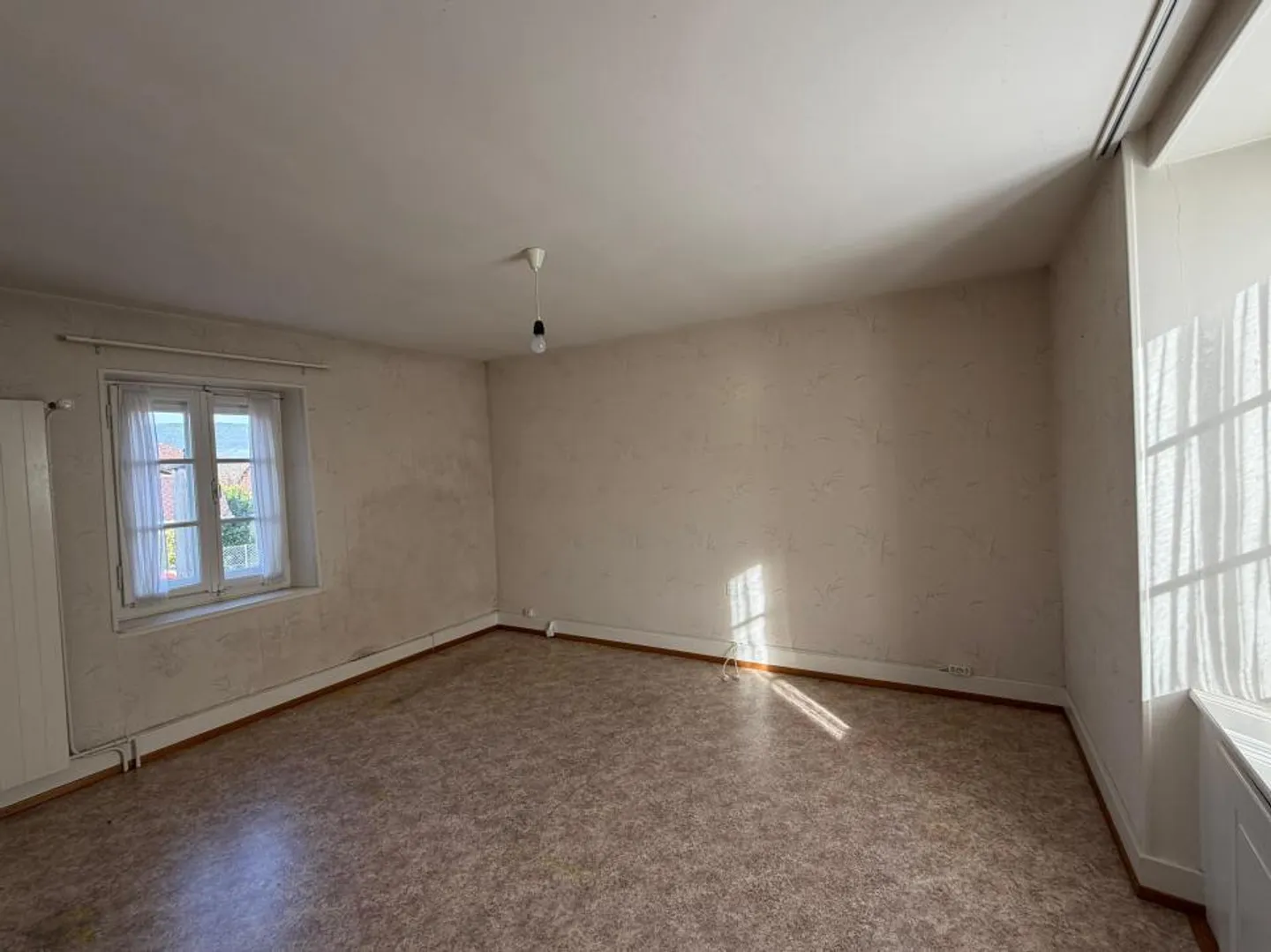 Maison de charme ancien et beau potentiel - Photo 4 sur 6