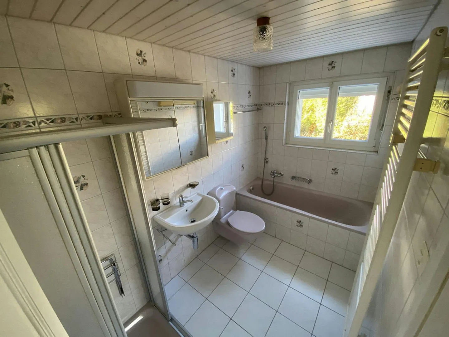 Casa unifamiliare indipendente, parzialmente ristrutturata con grande giardino - Foto 4 di 13
