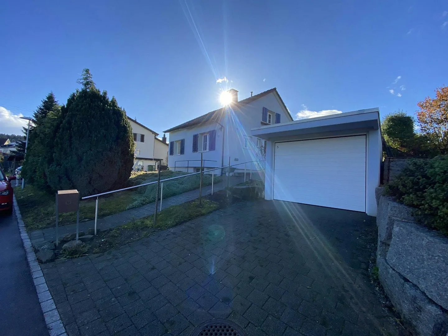 Casa unifamiliare indipendente, parzialmente ristrutturata con grande giardino - Foto 1 di 13