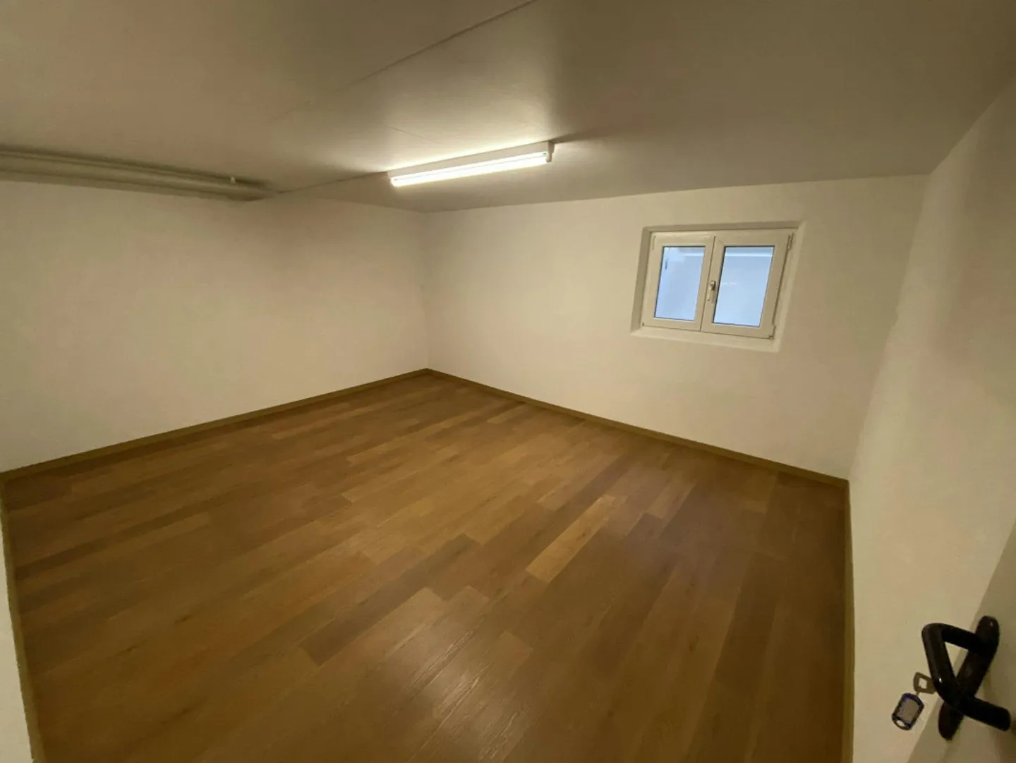 Casa unifamiliare indipendente, parzialmente ristrutturata con grande giardino - Foto 12 di 13