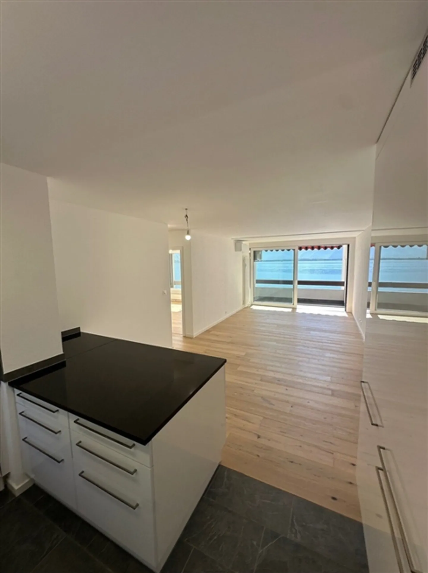 Appartement de 3.0 pièces au 4ème étage - Photo 2 sur 11