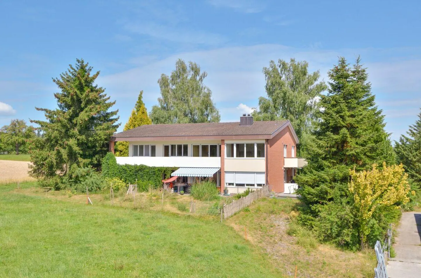 Appartement lumineux de 6½ pièces avec balcon et vue dégagée sur la verdure - Photo 1 sur 22