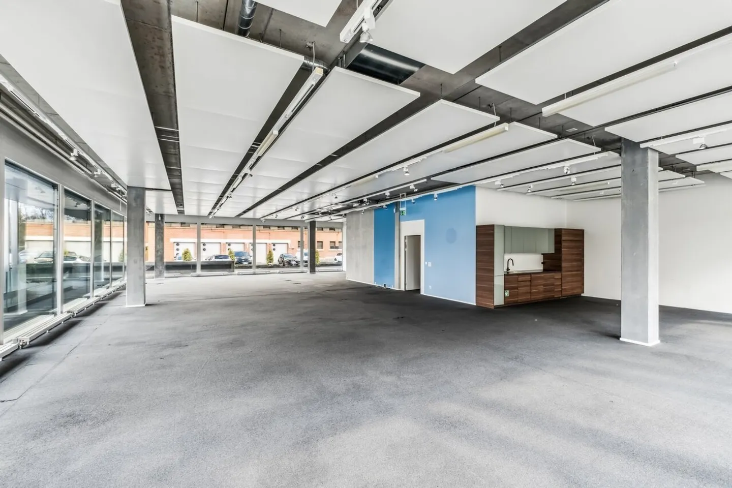 Spazio al piano terra moderno in un edificio per uffici di alta qualità a Steinhausen - Foto 2 di 7