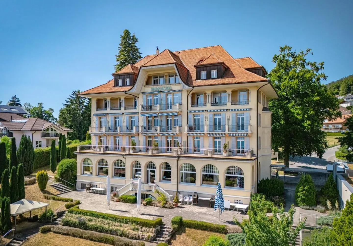 MAJESTIC OVER THE THUN LAKE - PARKHOTEL OBERHOFEN - Photo 1 of 8
