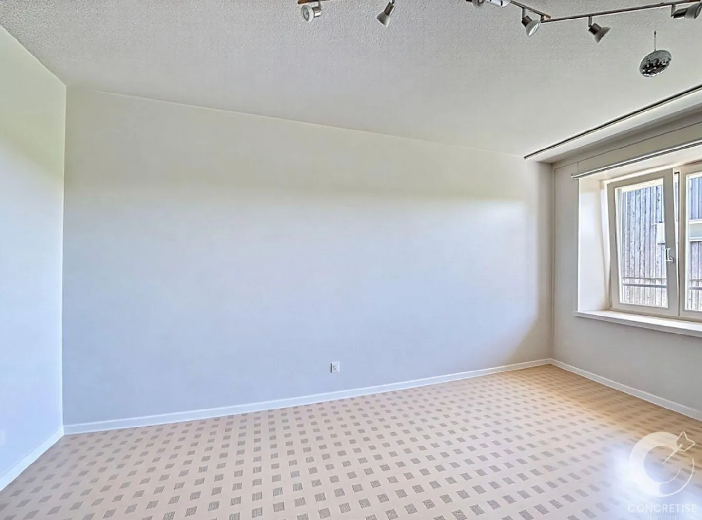 Well-maintained 4.5-room adjoining house in Denges - Photo 10 of 13