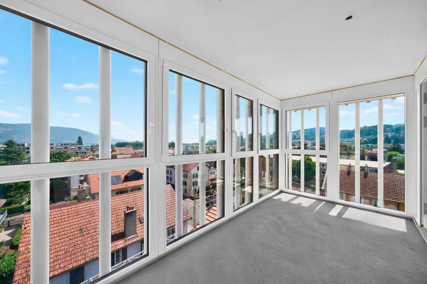 Bureaux avec vue exceptionnelle dans une tour privée avec vue à 360 degrés - Photo 1 sur 13