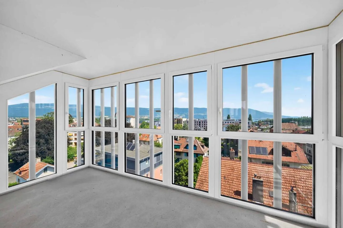Bureaux avec vue exceptionnelle dans une tour privée avec vue à 360 degrés - Photo 2 sur 13