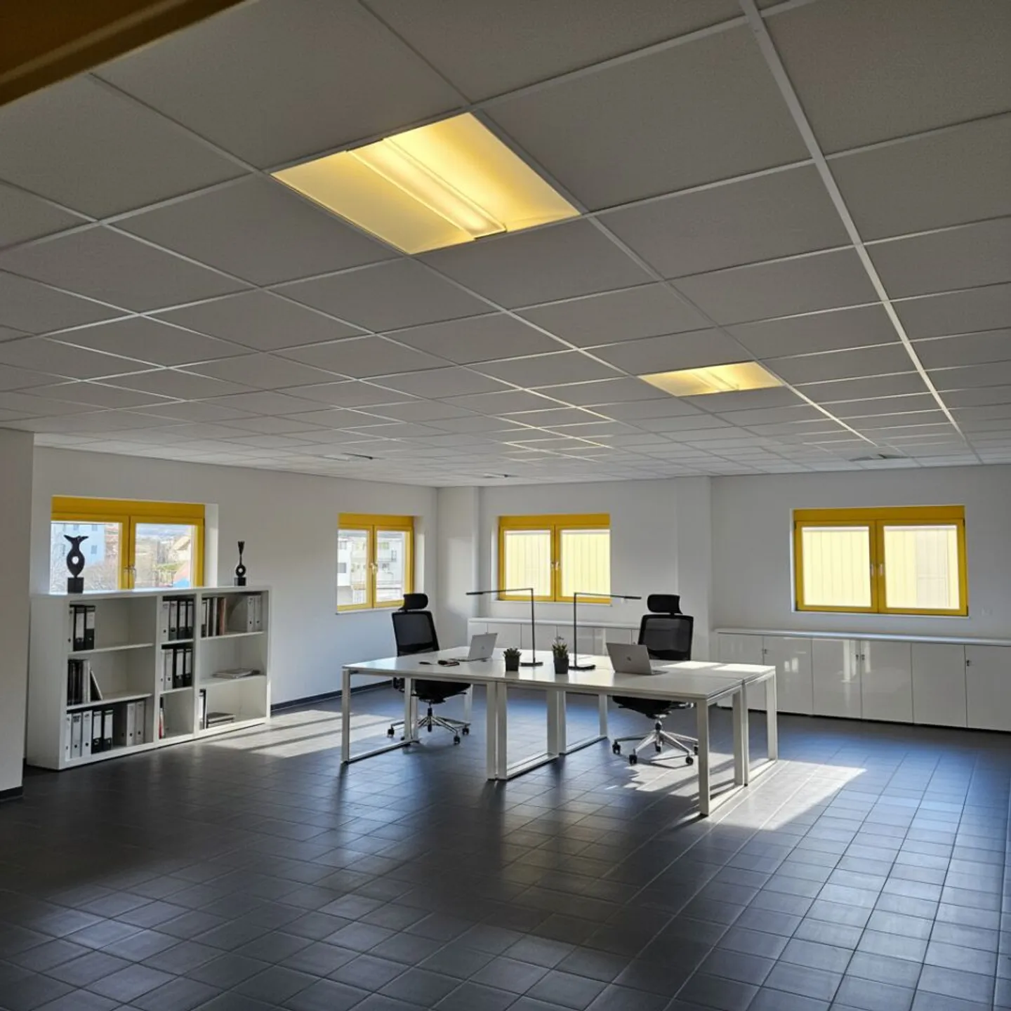 Bureau et Atelier Spacieux - Photo 1 sur 7