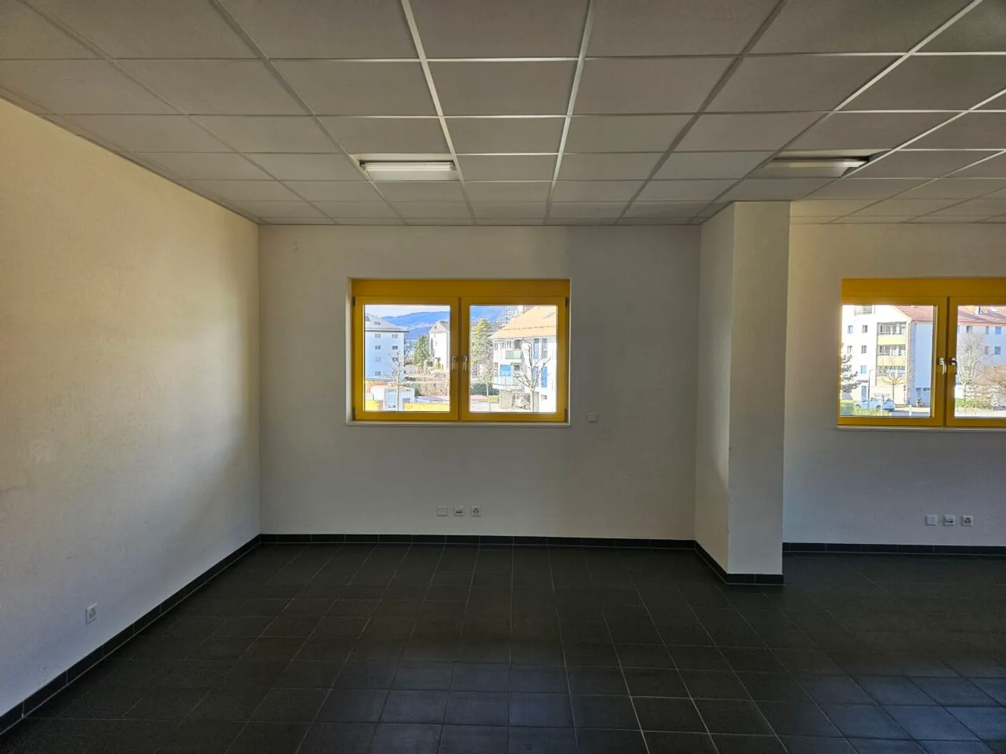 Bureau et Atelier Spacieux - Photo 6 sur 7