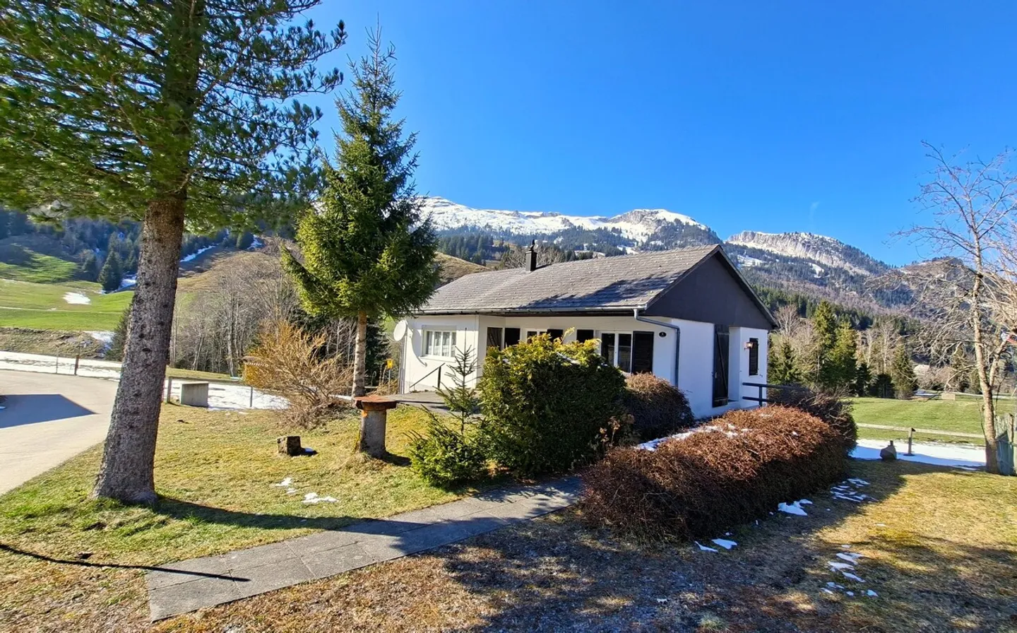 Charming Family Home in Sörenberg - Photo 1 of 14
