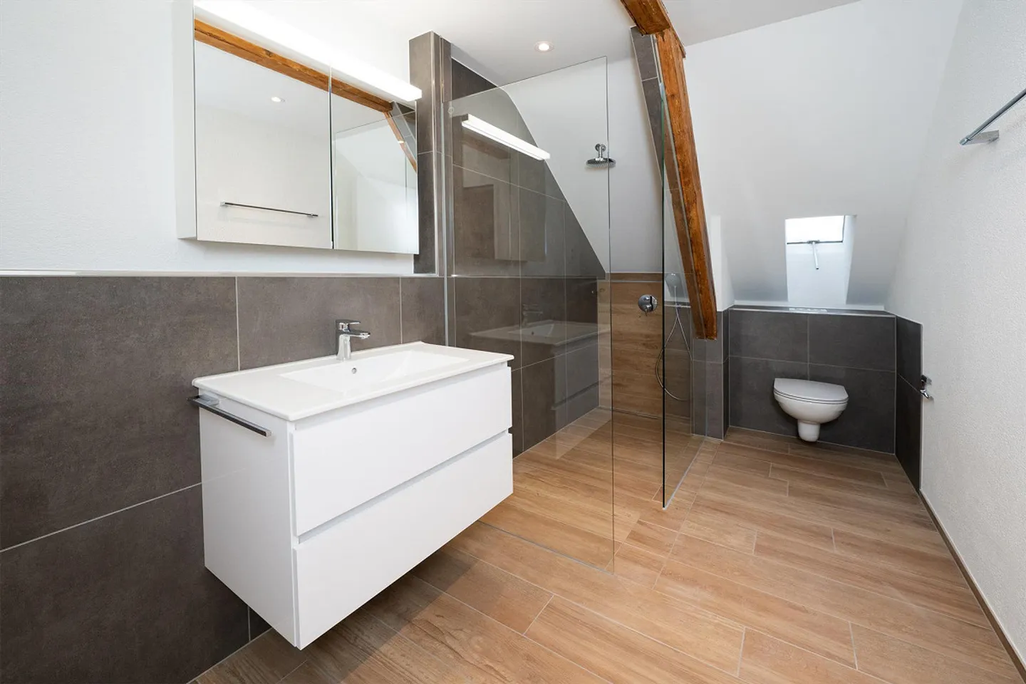 Appartement rénové charmant - Photo 2 sur 6
