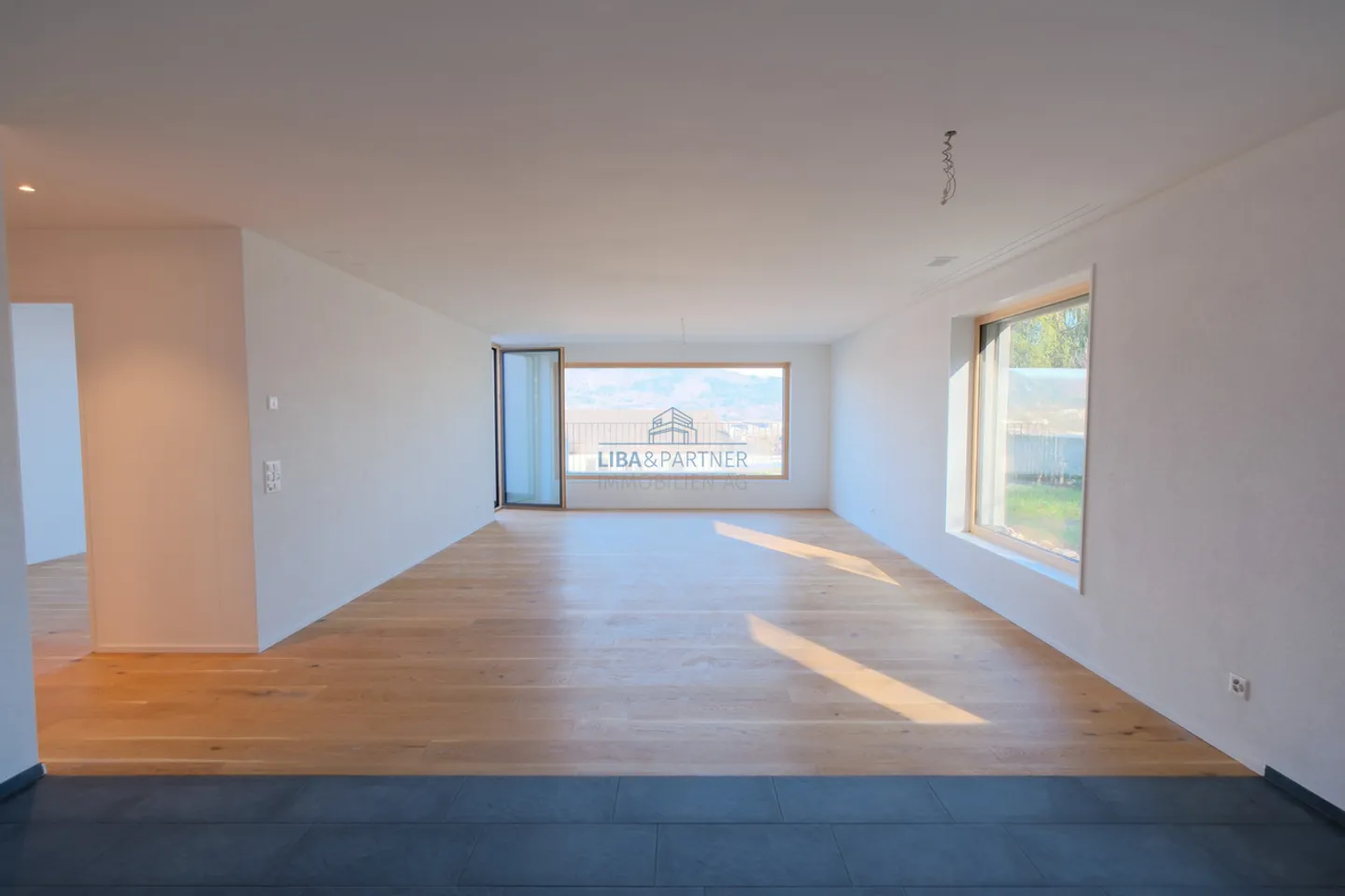 Stylish Apartment with Terrace - Photo 3 of 11