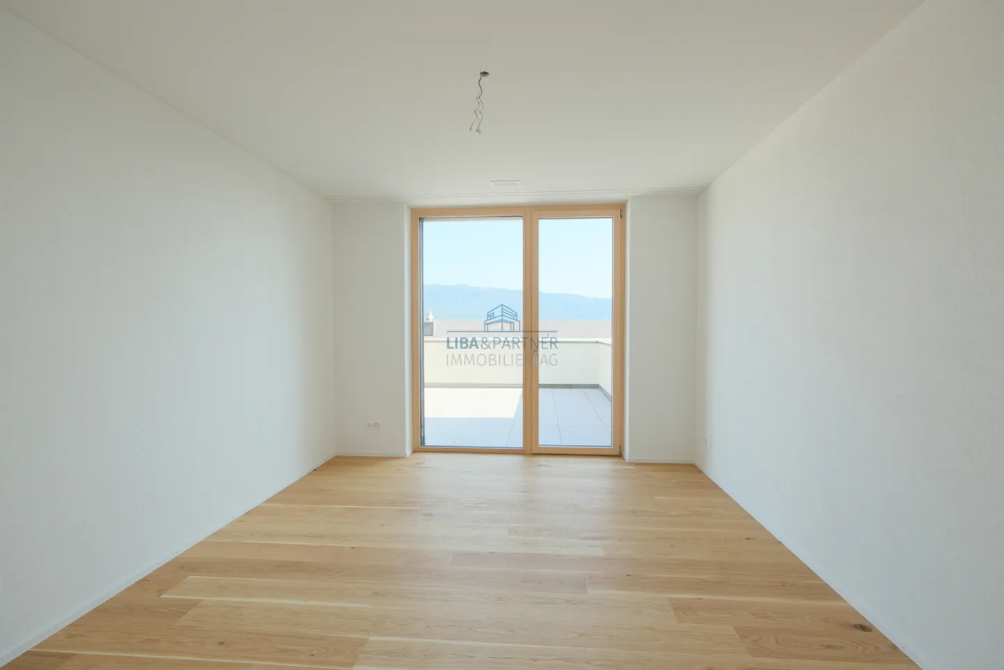 Stylish Apartment with Terrace - Photo 5 of 11