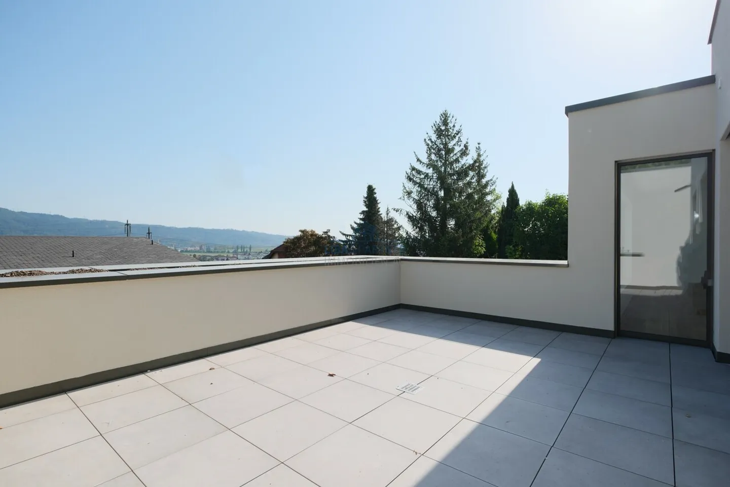 Stylish Apartment with Terrace - Photo 9 of 11