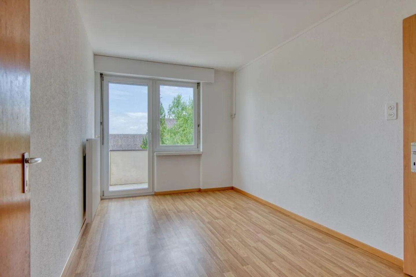 Appartement lumineux de 6½ pièces avec balcon et vue dégagée sur la verdure - Photo 14 sur 22