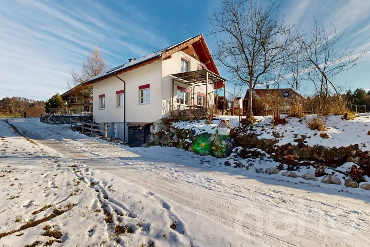 Family house with garden, sun, and space for living and working - Photo 1 of 12