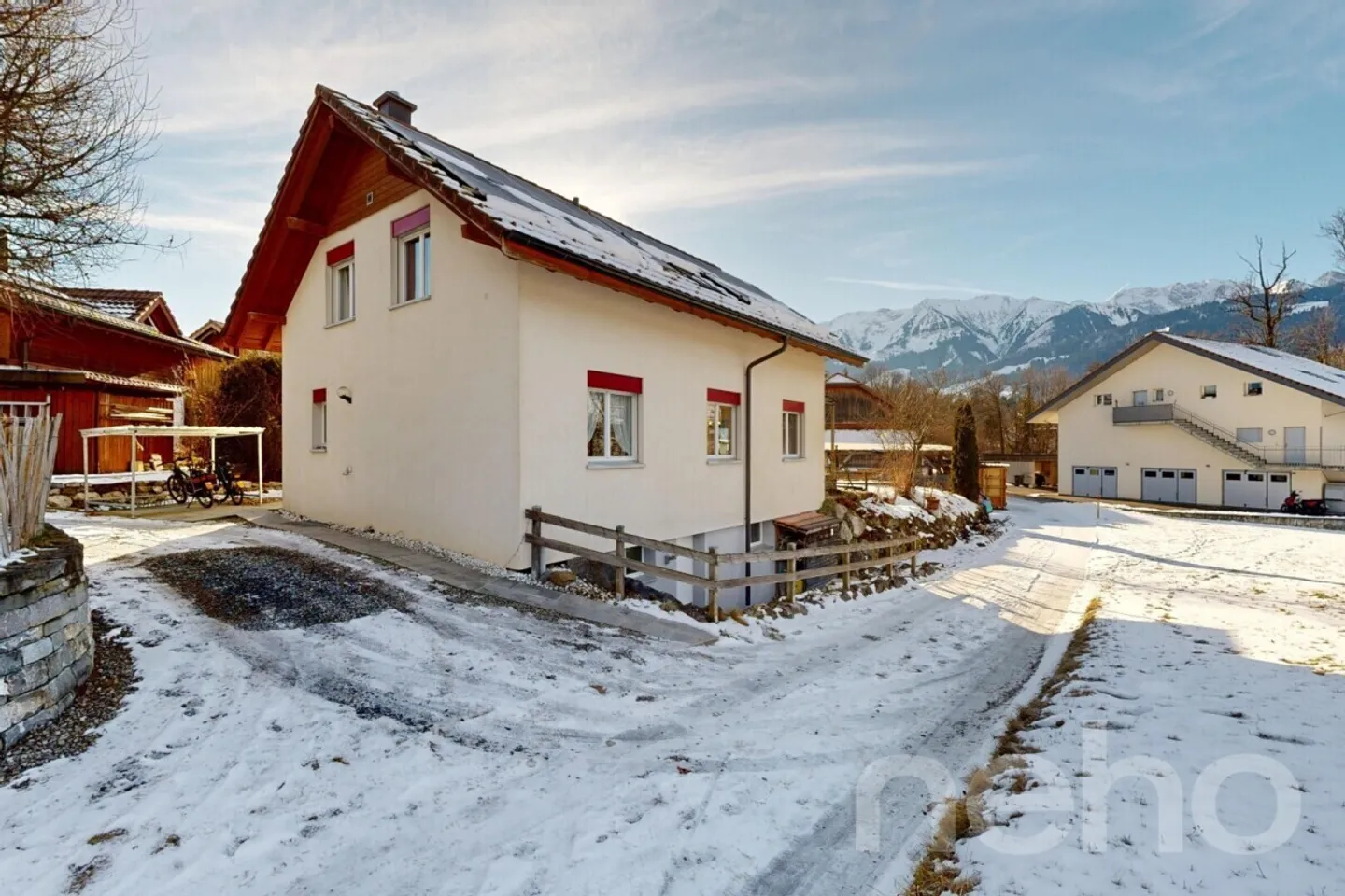 Family house with garden, sun, and space for living and working - Photo 2 of 12