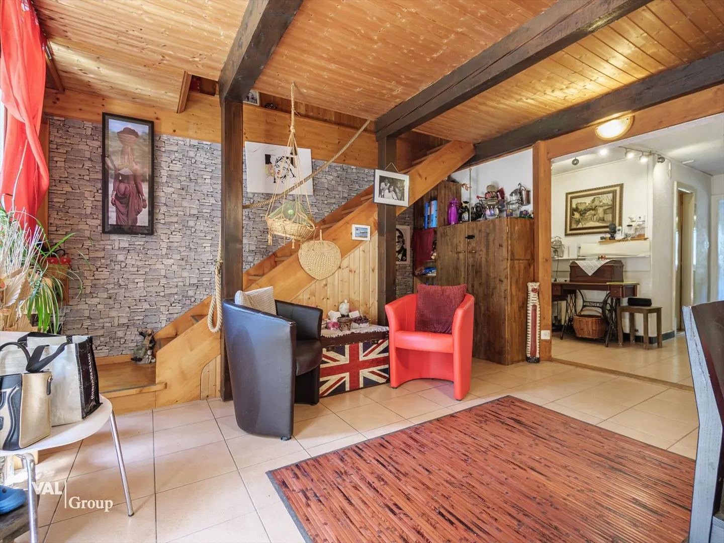 Maison dans le village avec deux appartements, dépendances et à quelques pas de Sion - Photo 3 sur 13
