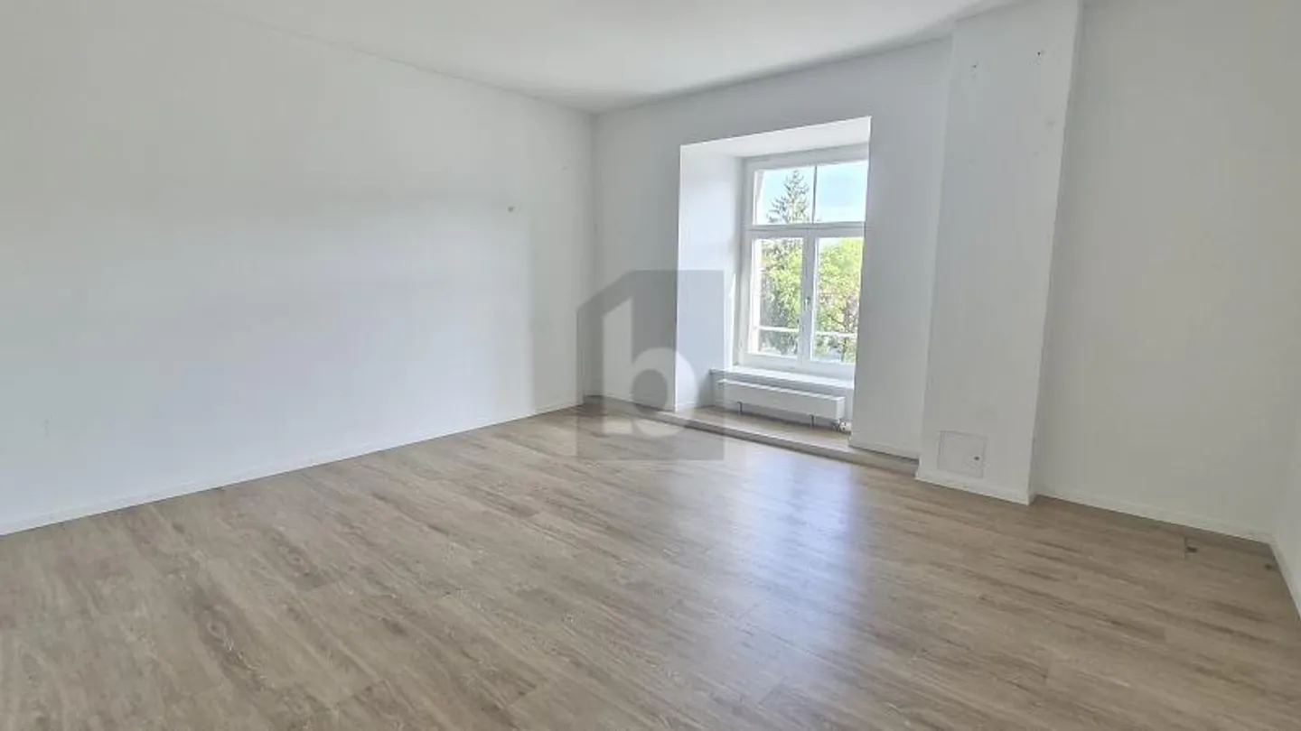 SPACIOUS AND BRIGHT - Photo 5 of 6