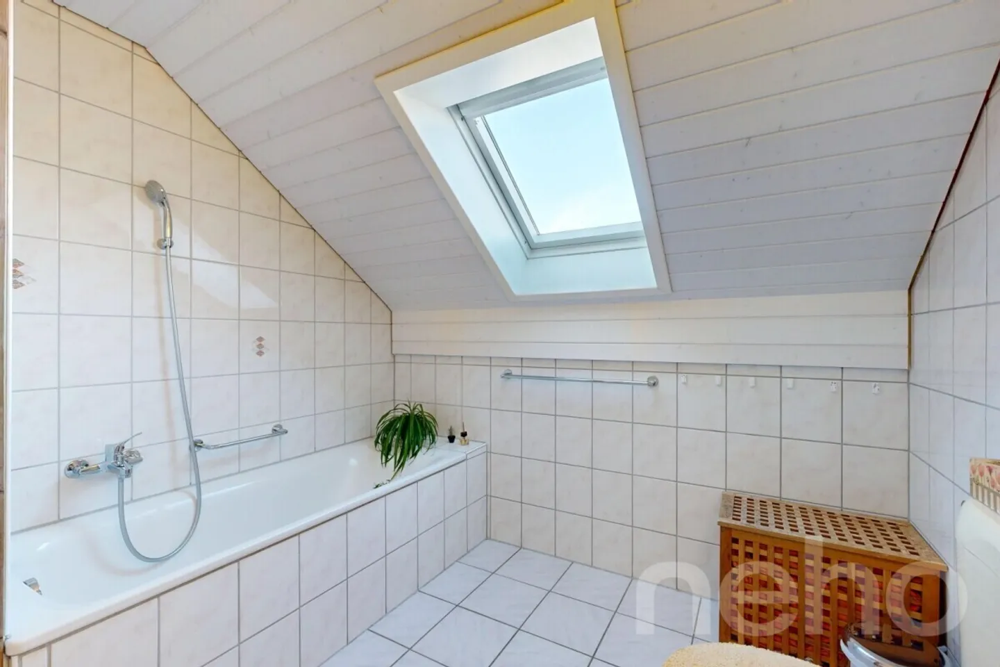 Family house with garden, sun, and space for living and working - Photo 9 of 12