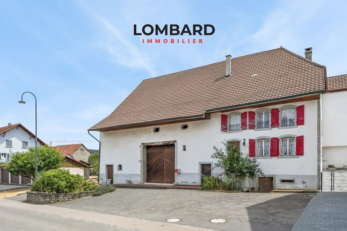 A character property in the heart of Châbles, between heritage and development potential - Photo 1 of 8