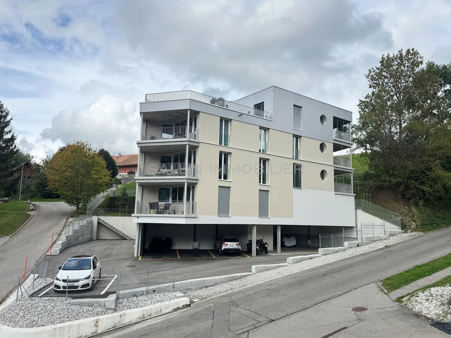 Appartamento mansardato con 4½ stanze, terrazza di circa 66 m² e loggia di circa 14 m² - Foto 8 di 9