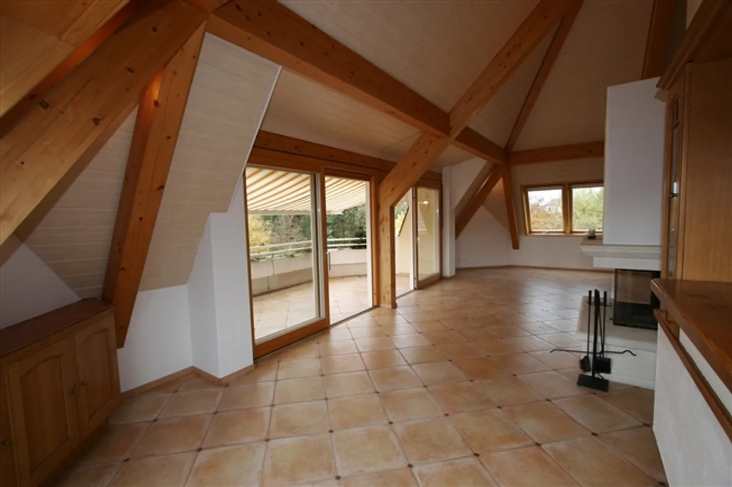 Casa singola di 6 stanze - Foto 3 di 9