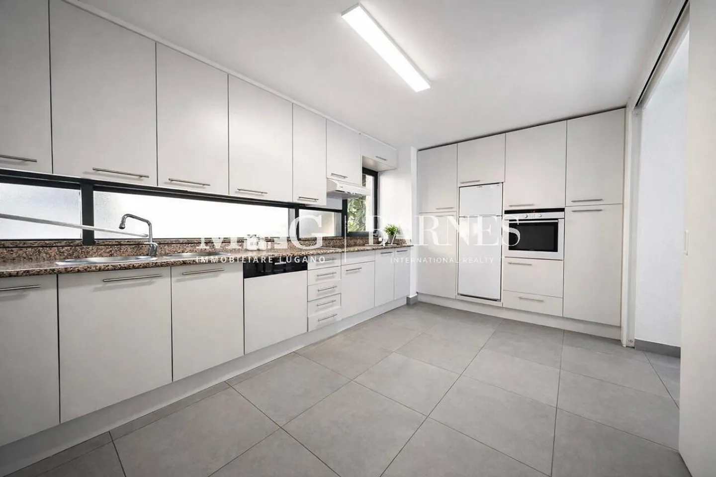 Lugano: Villa mit Seeblick und privatem Garten - Foto 15 von 23