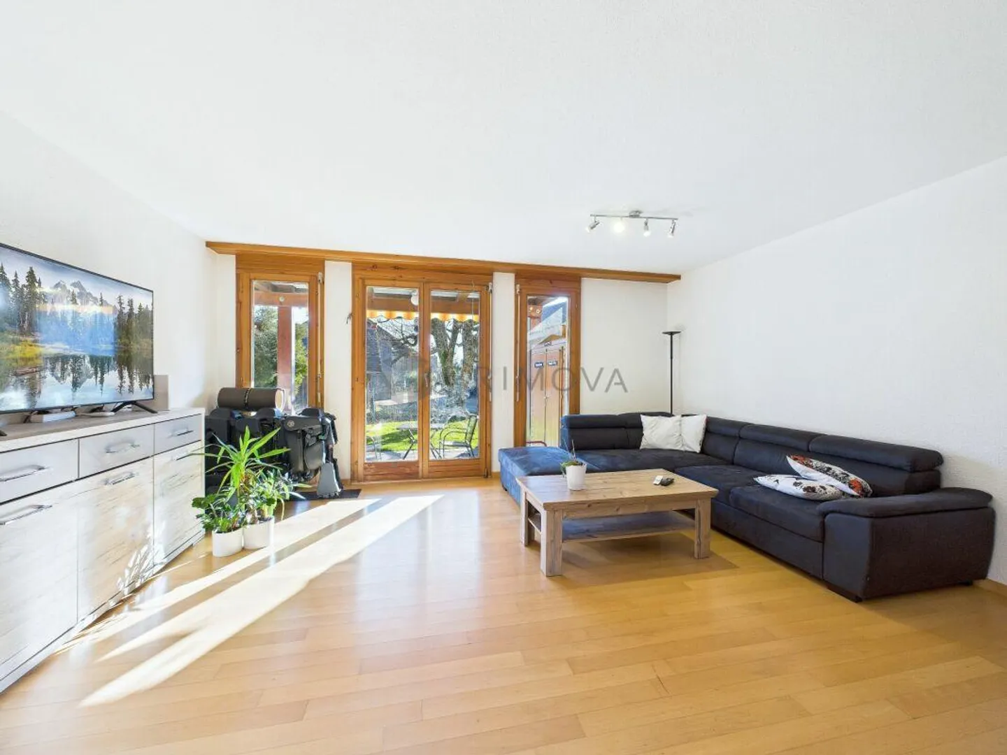 Living like in a single-family home - Photo 2 of 11