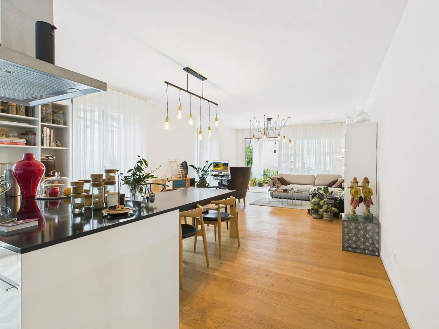 Modern Apartment with Pool - Photo 3 of 13