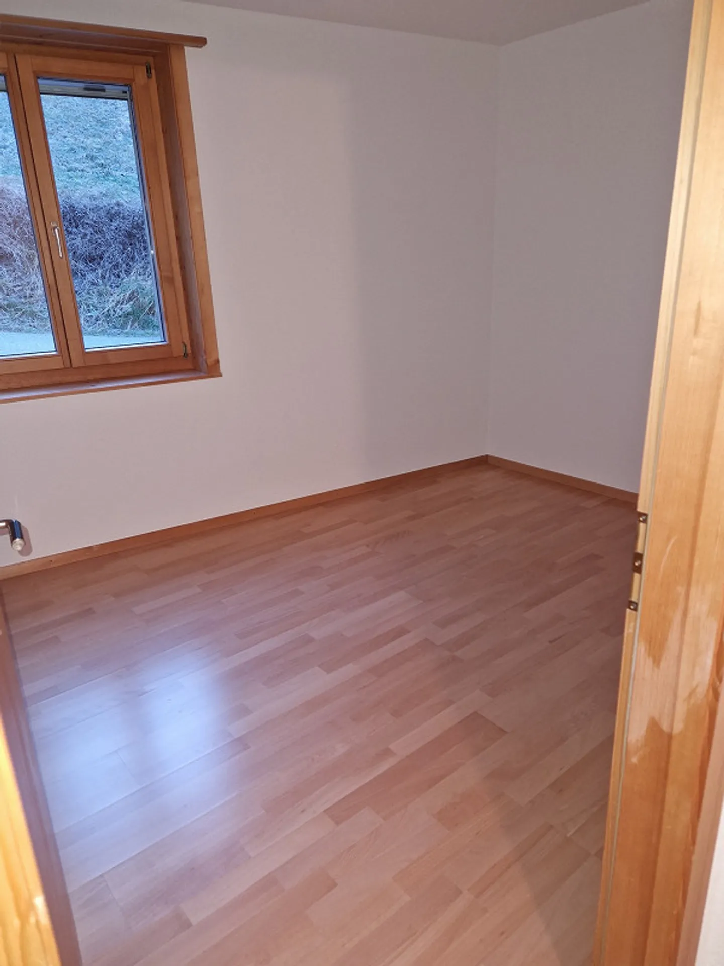 Beautiful 3.5 room apartment in a sunny location in Tomils for rent - Photo 7 of 7