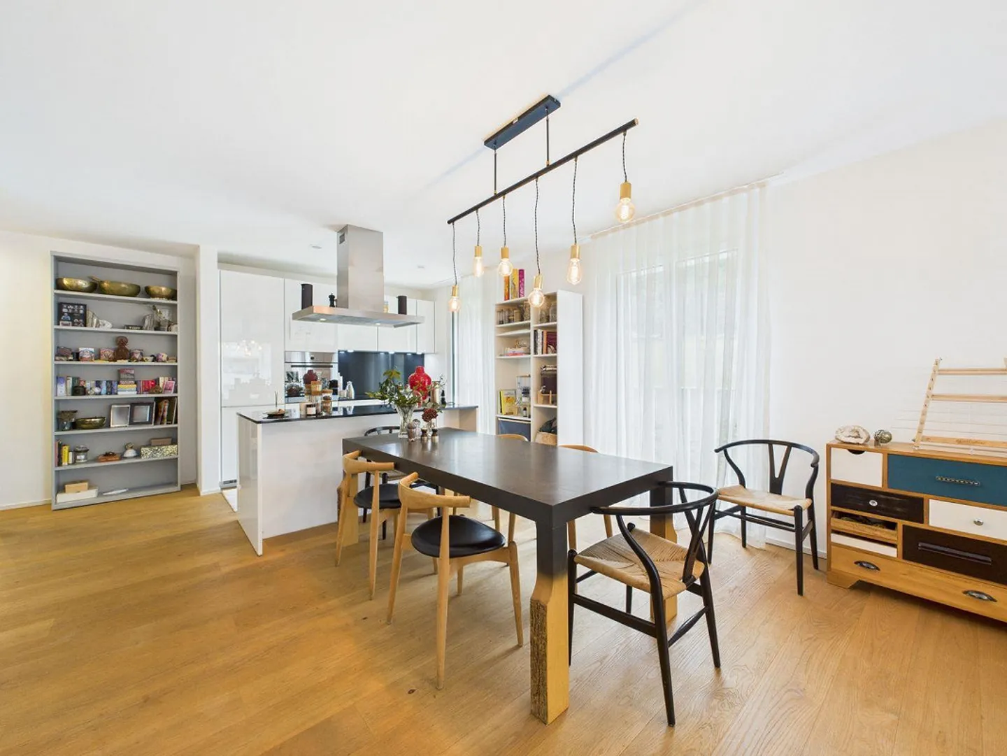 Modern Apartment with Pool - Photo 5 of 13