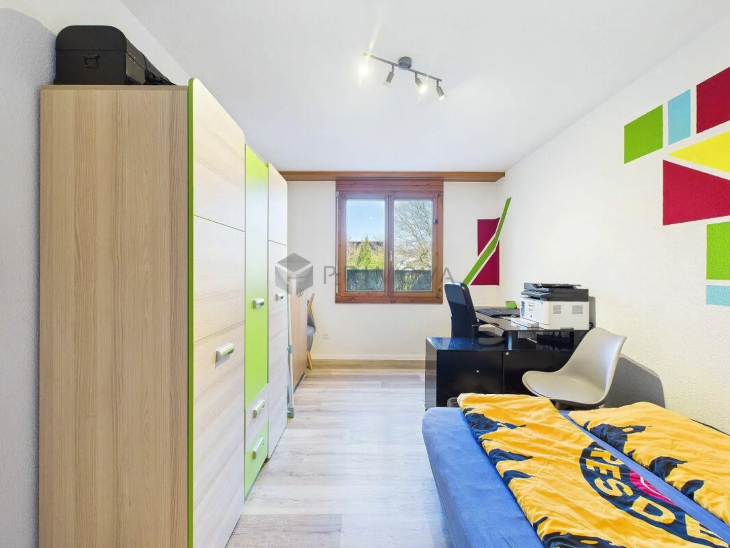 Living like in a single-family home - Photo 5 of 11