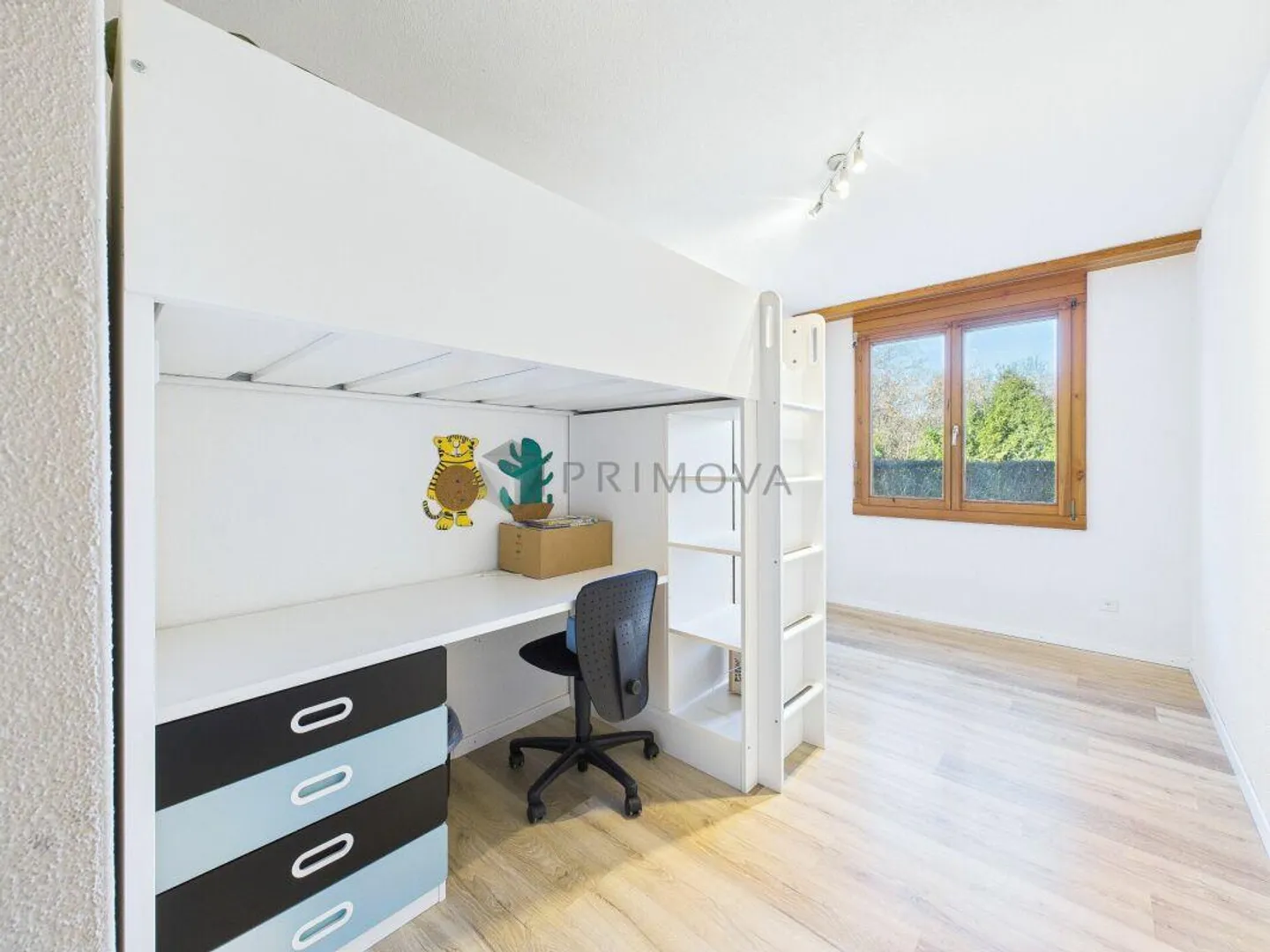 Living like in a single-family home - Photo 6 of 11