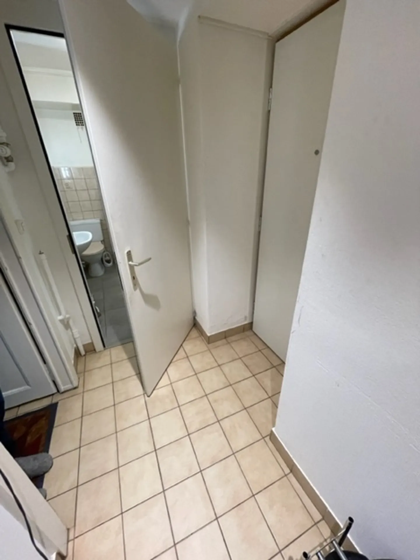 Appartement Charmant avec Terrasse - Photo 9 sur 10