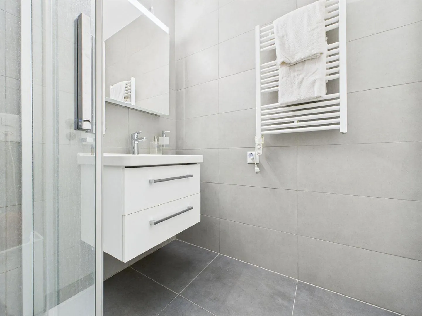 Modern Apartment with Pool - Photo 13 of 13