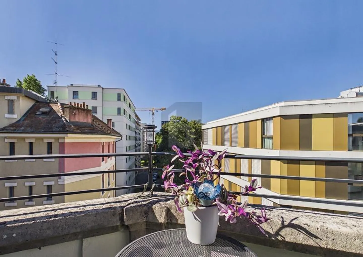 PENTHOUSE WITH BALCONY IN SERVETTE-CHARMILLES - Photo 2 of 6