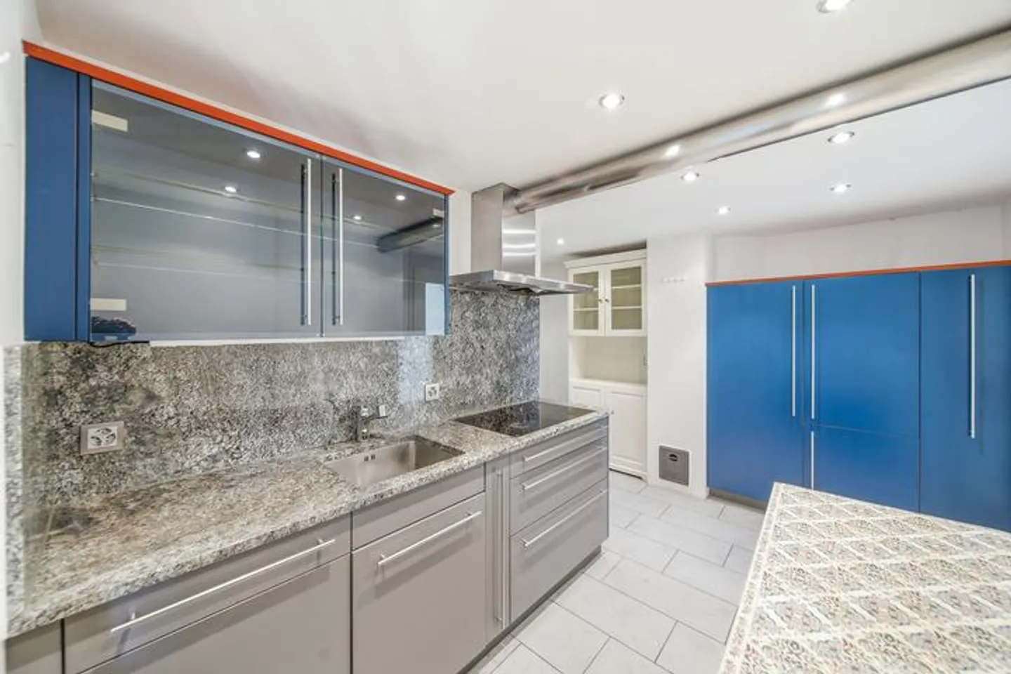 Writing History - Multi-Generational House with Potential in Oberglatt - Photo 4 of 8