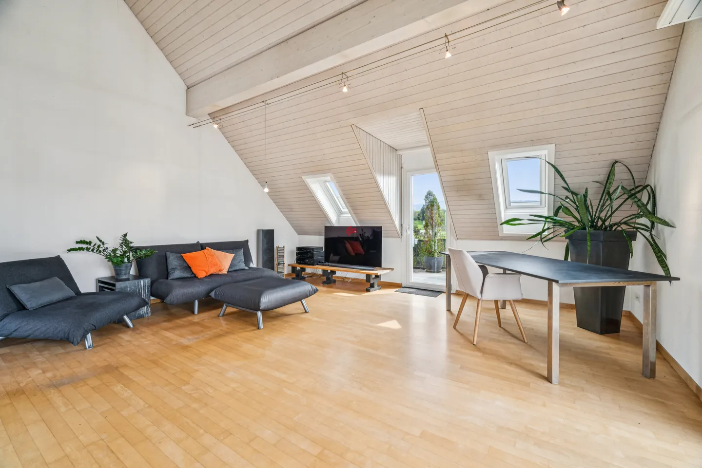 Appartement Attique Stylé avec Vue - Photo 1 sur 5