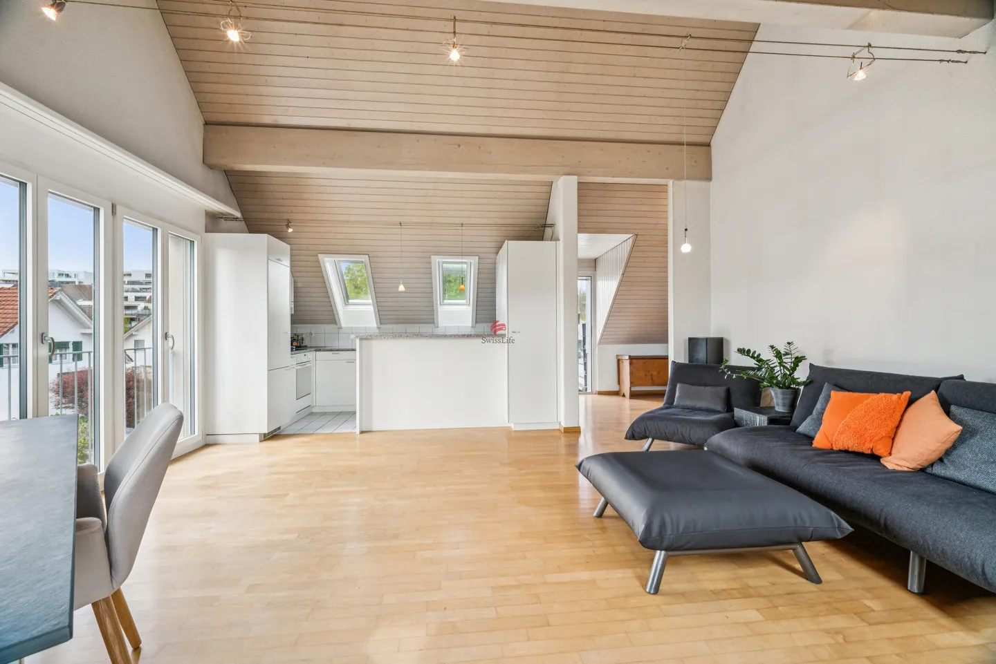 Appartement Attique Stylé avec Vue - Photo 3 sur 5