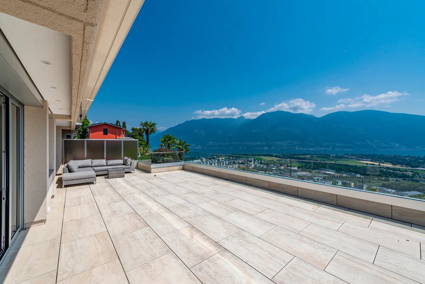 Luxury Apartment with Garden - Photo 12 of 18