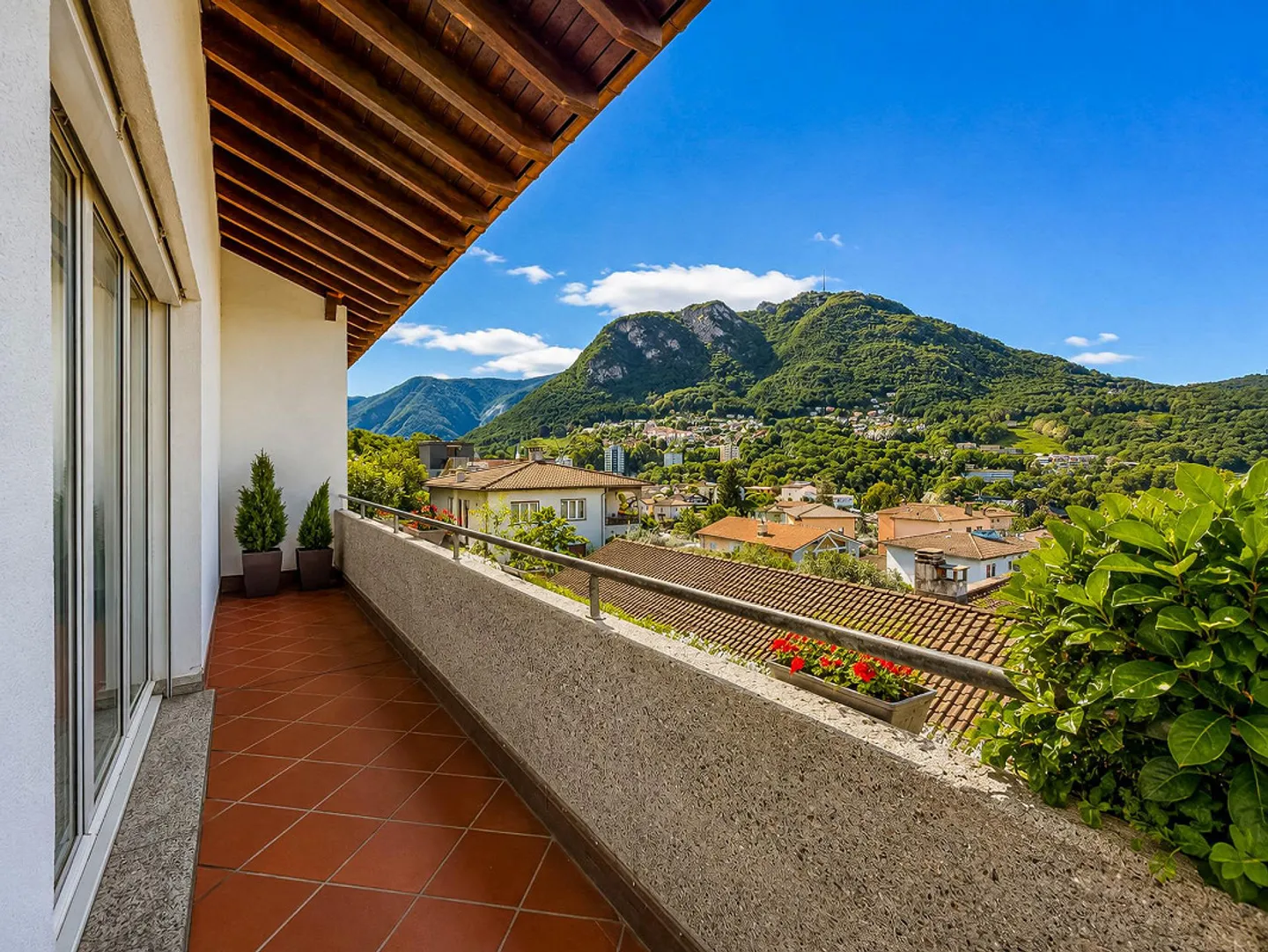 Casa familiare con giardino incantevole - Foto 4 di 10