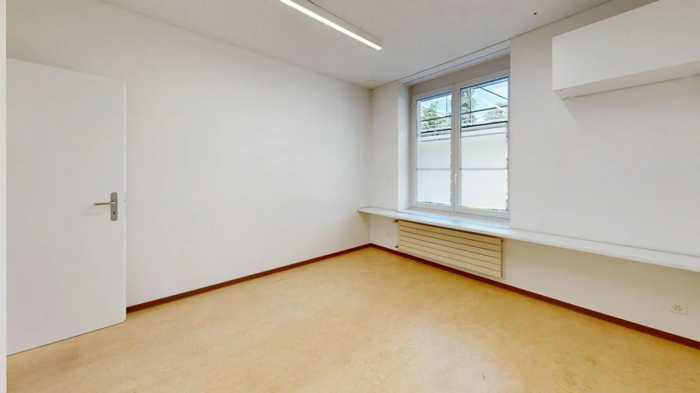 Versatile practice/commercial premises for rent in the center - Photo 4 of 9