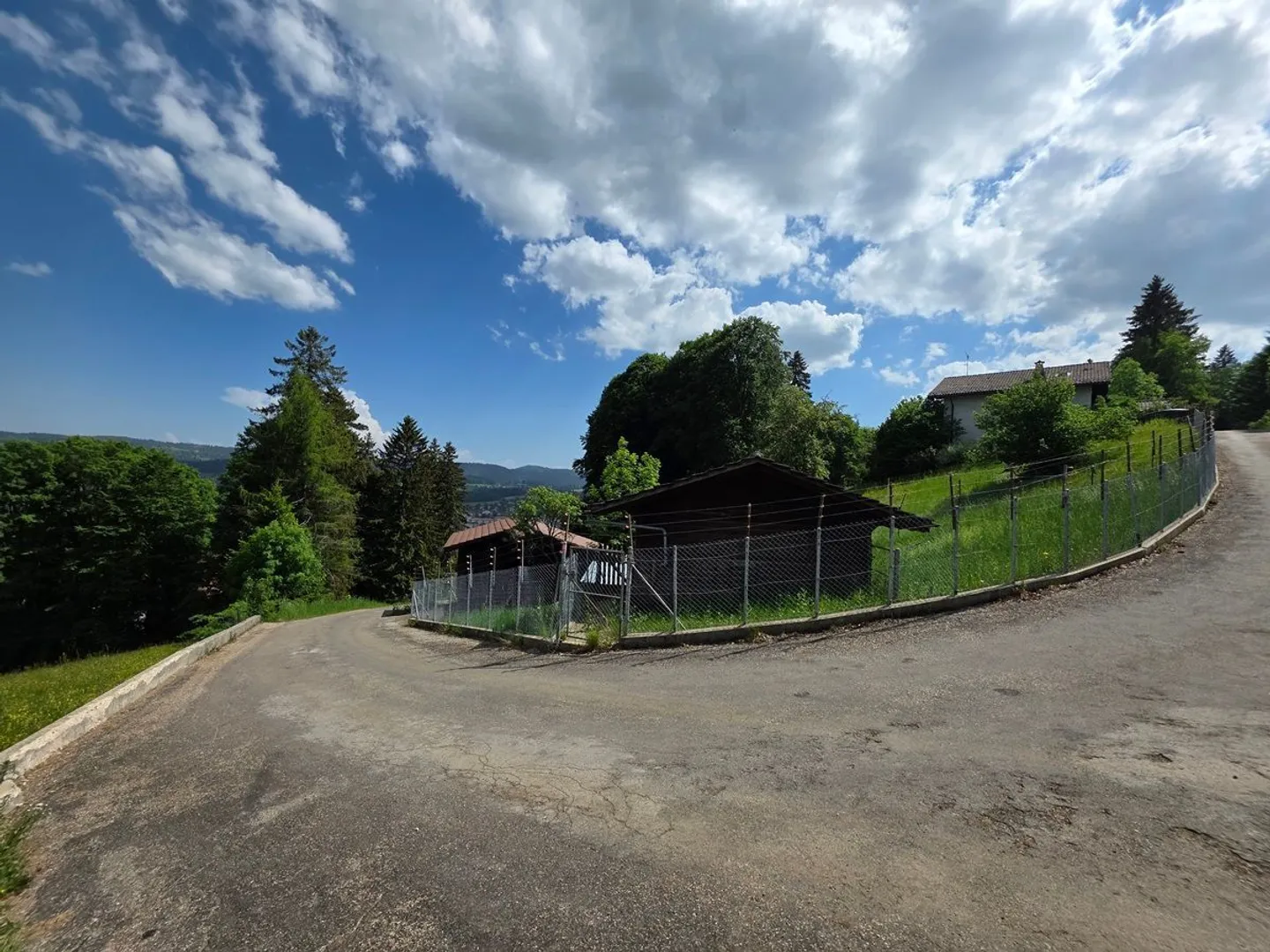 Terreno soleggiato con potenziale - Foto 2 di 2