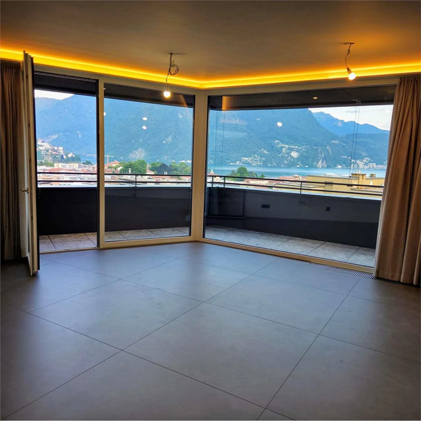 Neue Penthousewohnung mit Seeblick in Lugano - Foto 2 von 9