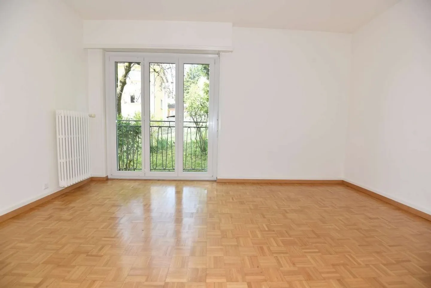 Appartamento con 4 camere, ambiente tranquillo, area verde - Foto 3 di 11