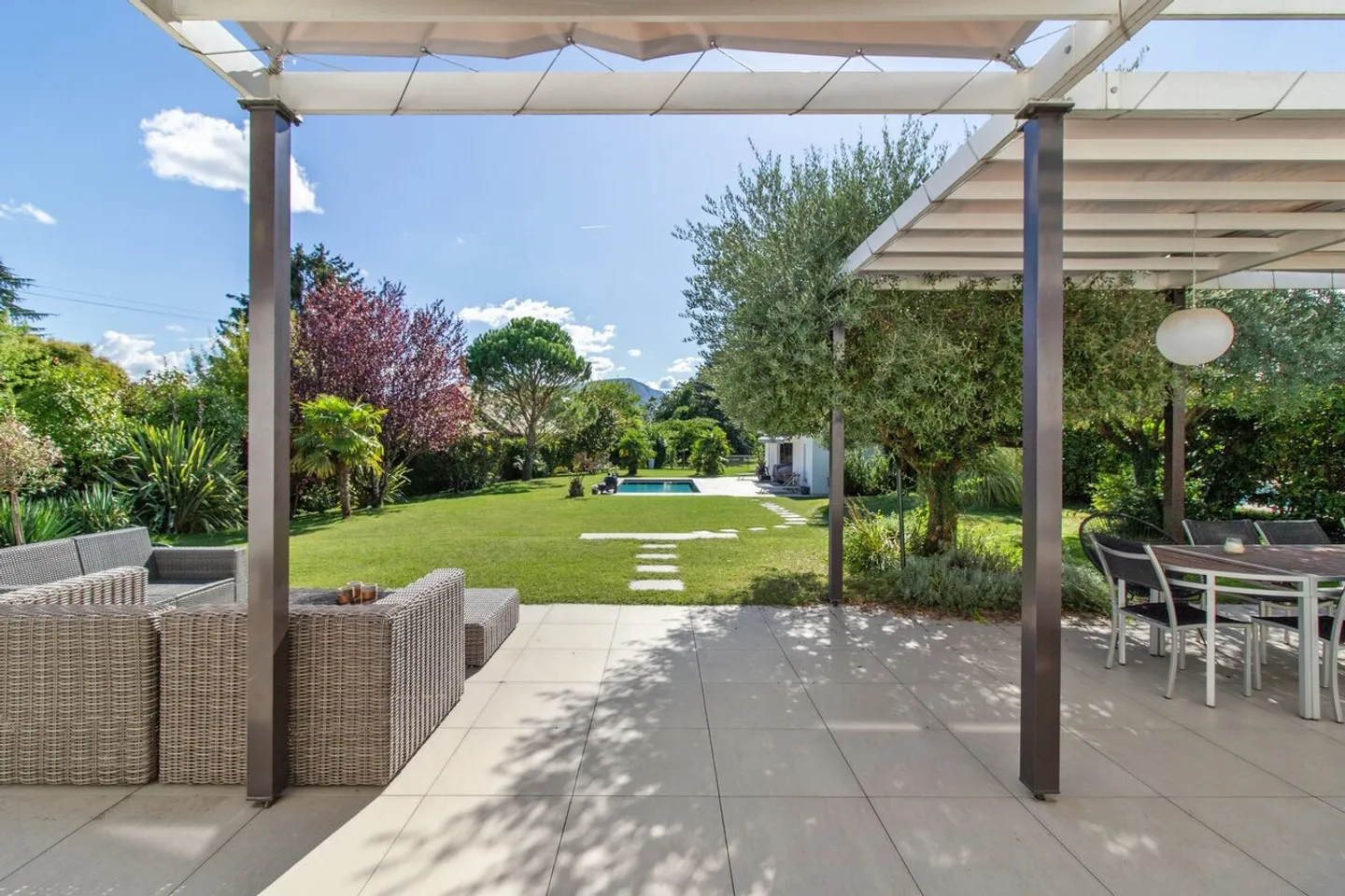 Eleganza contemporanea nel cuore della campagna ginevrina - Foto 13 di 16