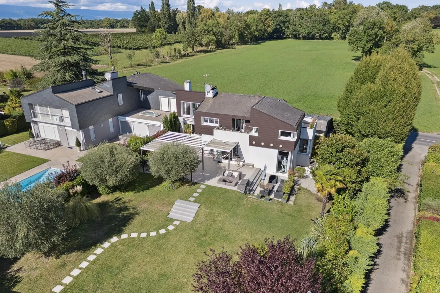 Eleganza contemporanea nel cuore della campagna ginevrina - Foto 14 di 16